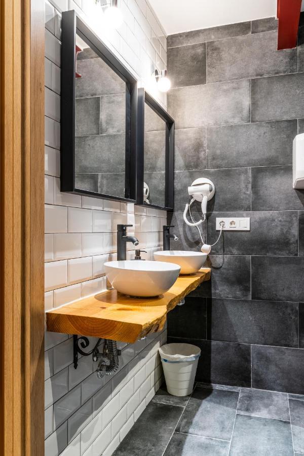 Four Rooms Hostel Lugo Zewnętrze zdjęcie